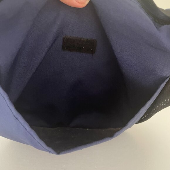 L.L.Bean Navy Messenger Nylon Bag - Picture 5 of 7